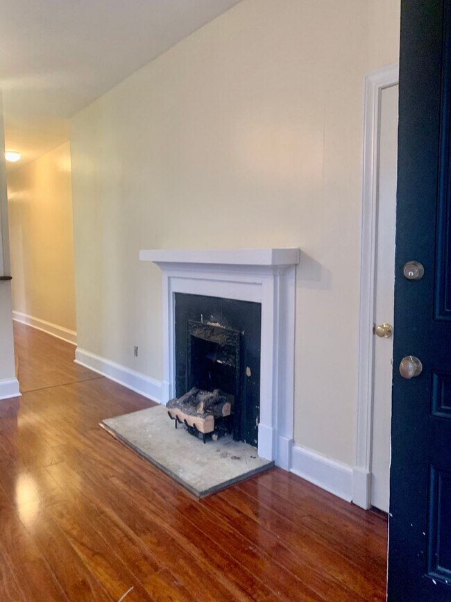 Building Photo - 405 N Madison St