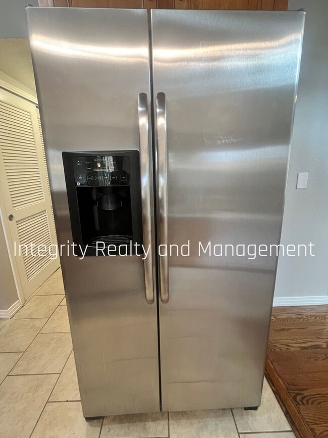 Building Photo - 4001 E 16th Ave