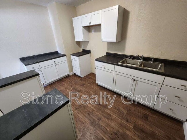 Building Photo - 624 S 8th St