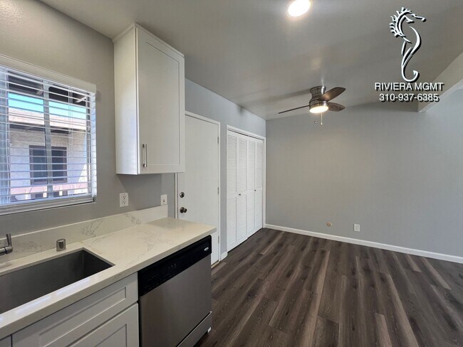 Building Photo - 633