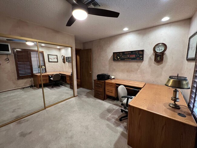 Building Photo - FURNISHED 3 BEDROOM HOME IN TOWN WITH POOL ACCESS!
