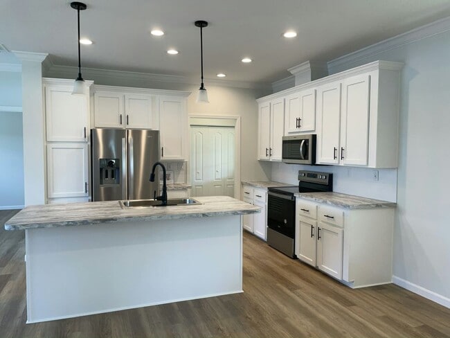Building Photo - 34616 Ballyhoo Dr