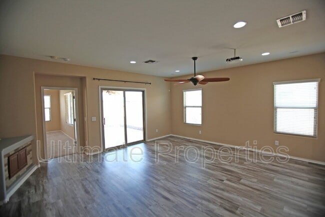 Building Photo - 18028 W Golden Ln