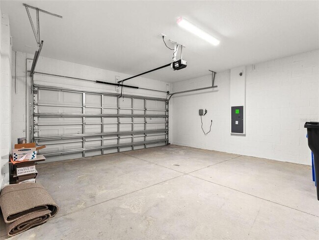 Building Photo - 11234 Sycamore Glen Loop