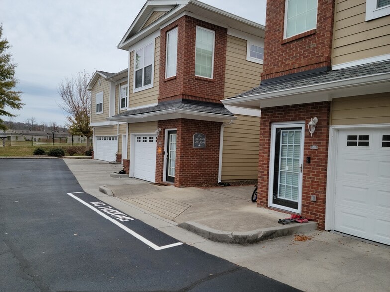 Building Photo - 6203 Regency Ct