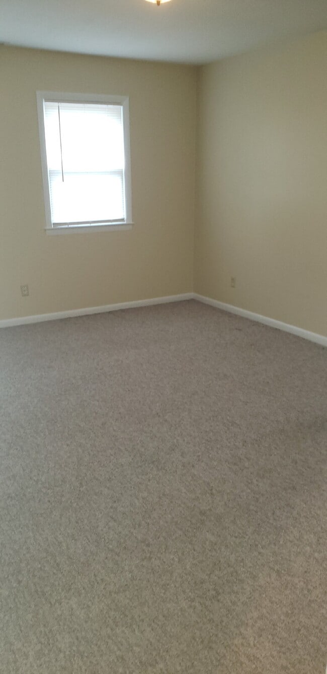 Building Photo - 2 BR, 1 BA APARTMENT- SCOTT HILLS (GOLDSBORO, NC) WATER INCLUDED