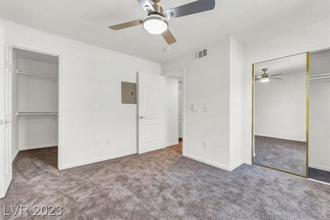 Building Photo - Stunning condo in Henderson!