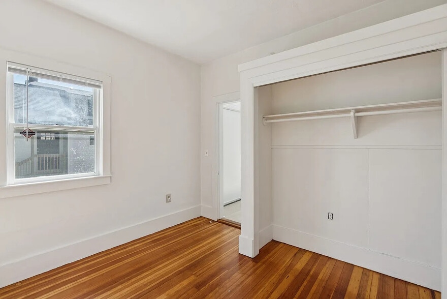 Building Photo - 22 York St