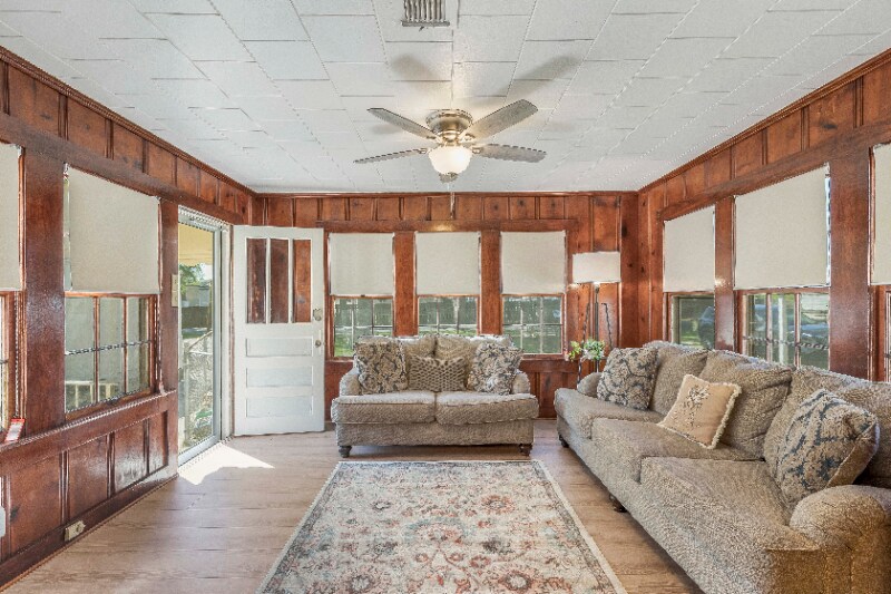 Building Photo - 108 Sharon St