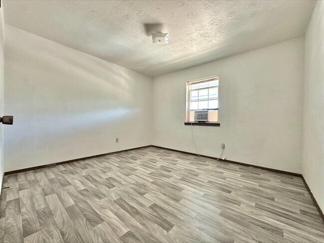 Primary Photo - 302 Calhoun Dr
