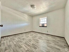 Building Photo - 302 Calhoun Dr
