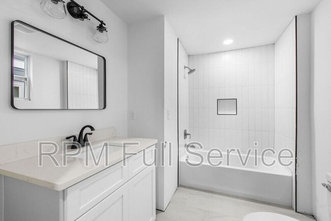 Building Photo - 1405 14th Ave N