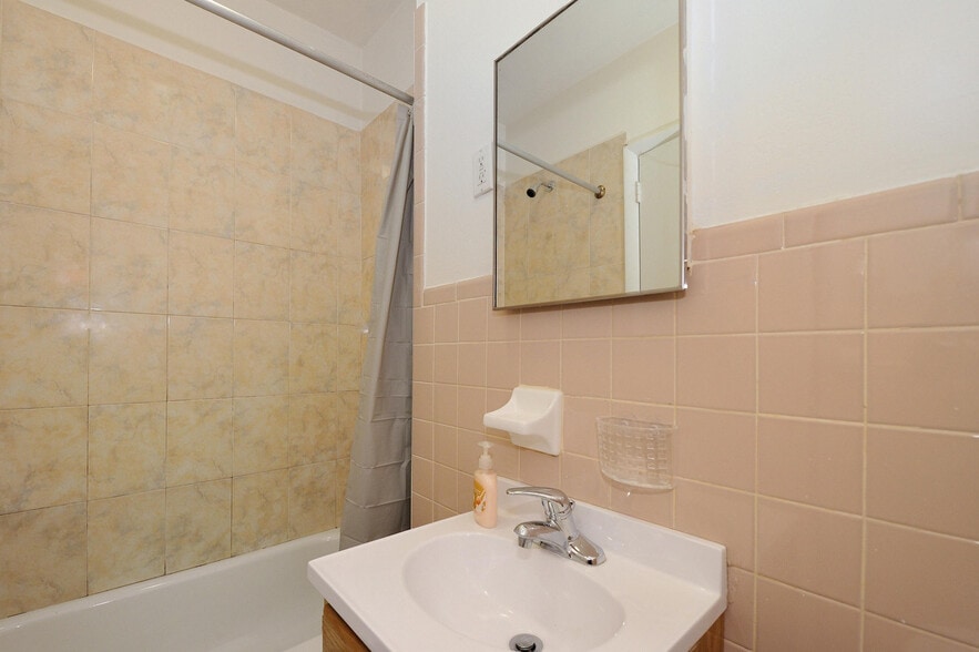 Building Photo - 7 E 91st St