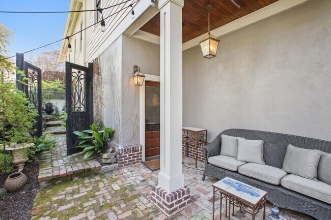 Building Photo - 788 Lake Ave NE