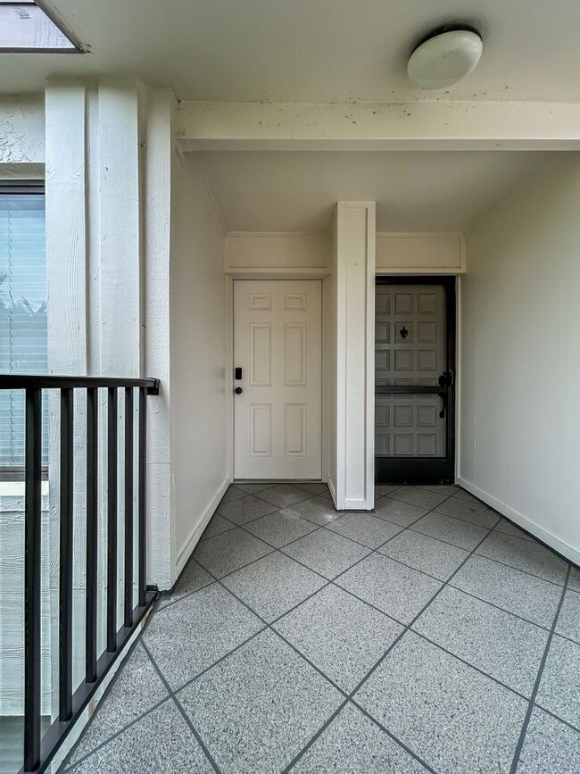 Building Photo - Fully Furnished Waterfront Community Condo in Isla Del Sol - 2bed | 2bath