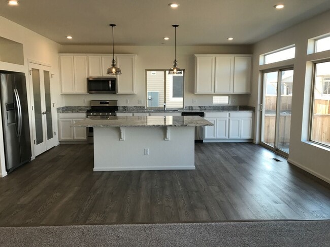Building Photo - 3 bedroom 2 1/2 bathroom house in Commerce...
