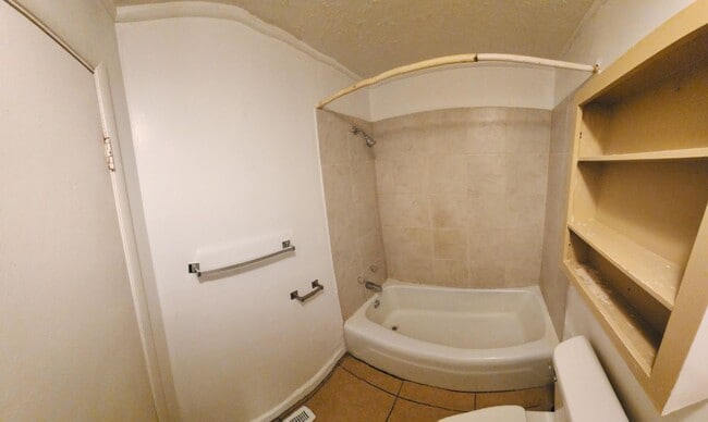 Building Photo - Nice 2 bedroom