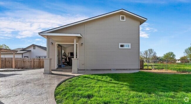 Building Photo - 2463 N Maxie Way