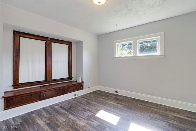 Building Photo - 2084 Wascana Ave