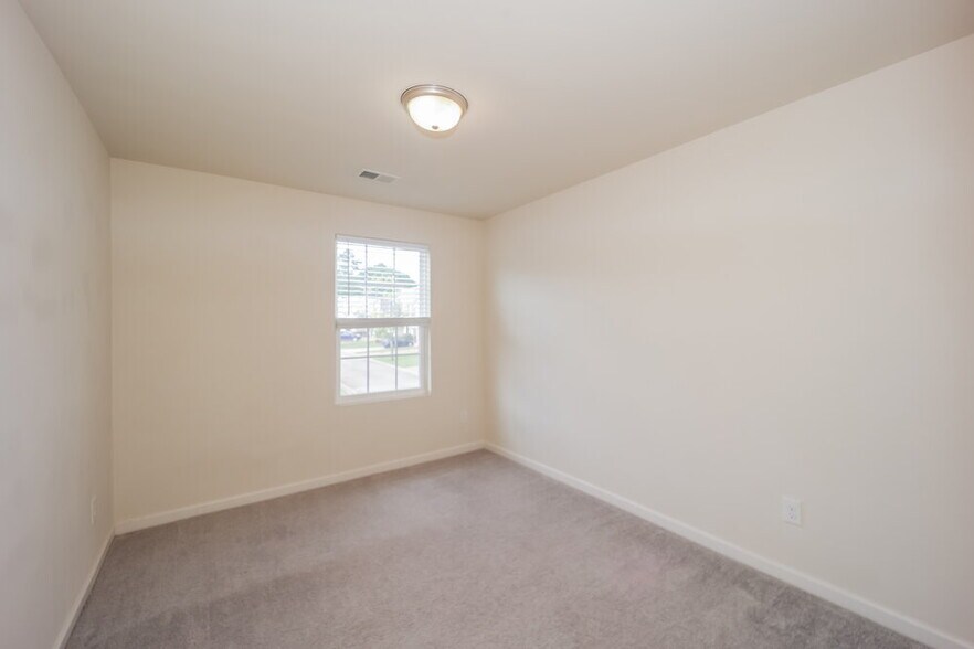 Building Photo - 218 Alton Cir