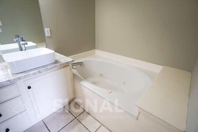 Building Photo - 112 Timberleaf Cir