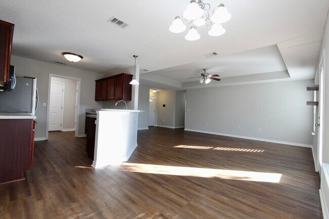 Building Photo - 205 Tiffot Ct