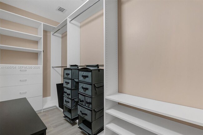 Building Photo - 4220 Grove Park Ln