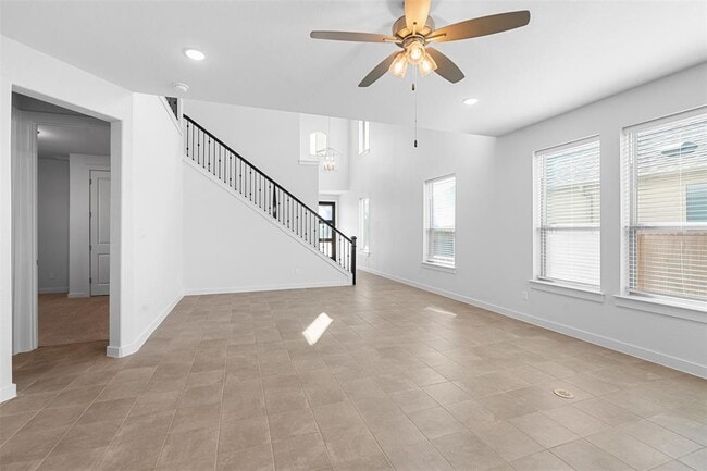 Building Photo - 121 Rangel Dr