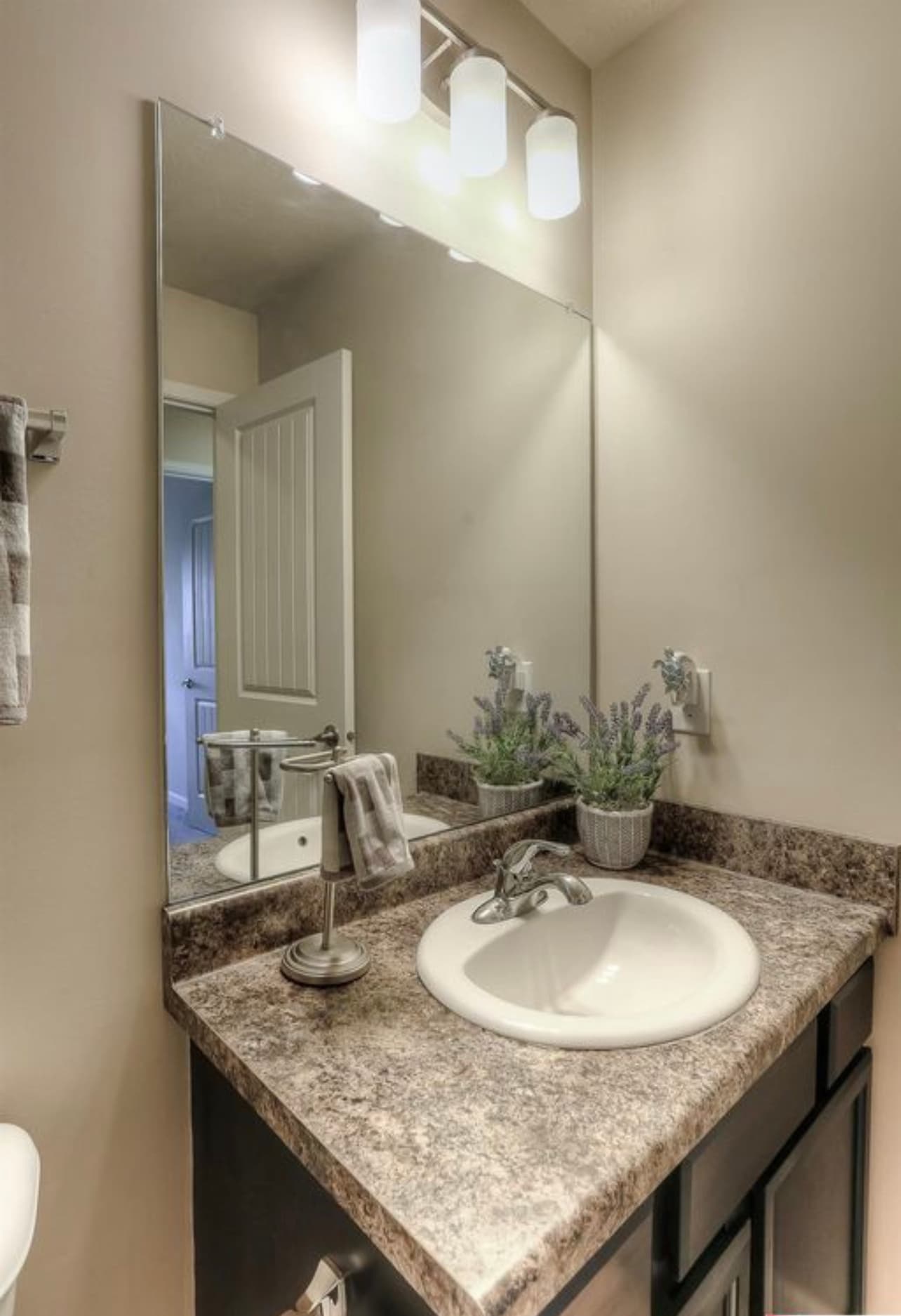 Building Photo - 9135 Hanover St