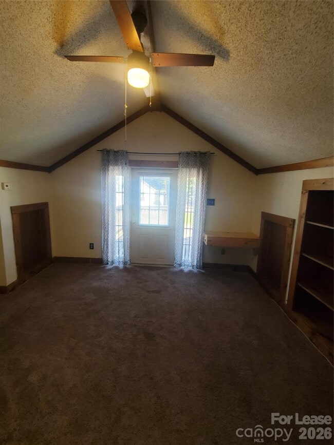 Building Photo - 1435 Davie Ave