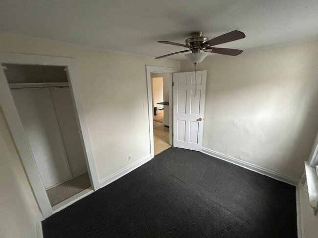 Building Photo - 4843 N Oakley Ave