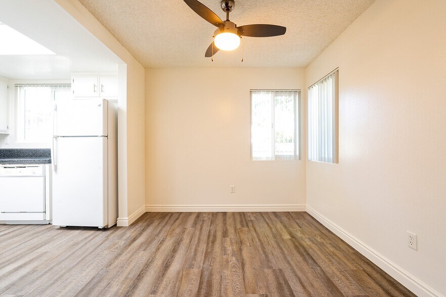 Building Photo - 1130 Meadow Lake Dr