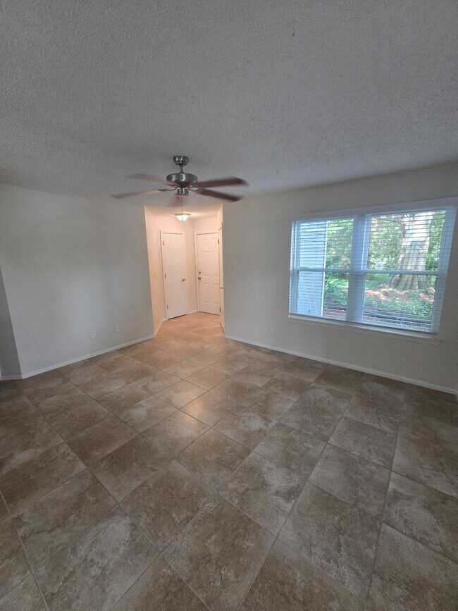 Building Photo - 2577 Grassy Point Dr