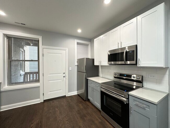 Building Photo - 1224 W Rosemont Ave