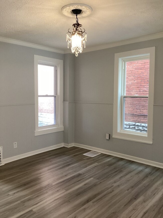 Building Photo - Beautifully Updated Half Duplex in the Boro