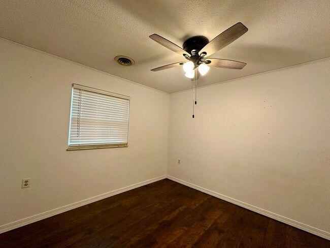 Building Photo - Beautiful large home for lease in Poplar B...
