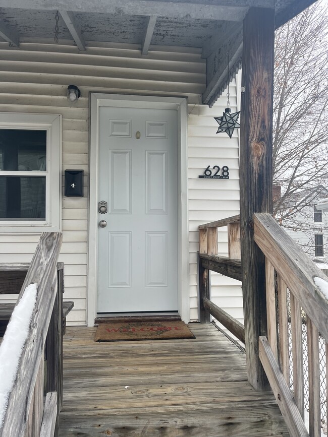 Primary Photo - 628 Sidney St