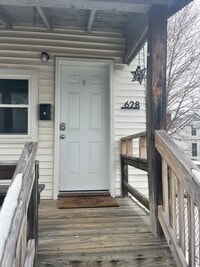 Building Photo - 628 Sidney St