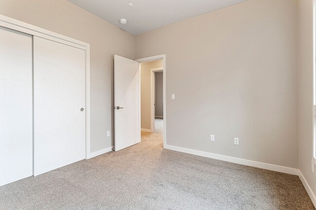 Building Photo - Like New!  Upgraded finishes Throughout!  ...