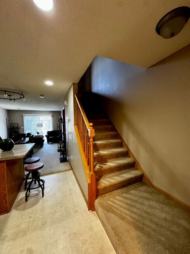 Building Photo - Affordable Non-smoking townhouse in SW Rochester 2beds 2 baths 1 car attached garage washer dryer...