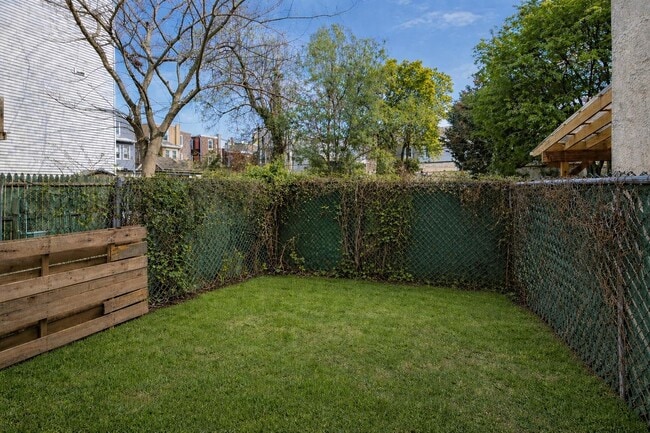 Building Photo - 1359 Crease St