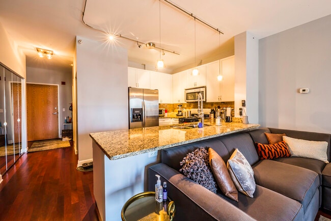 Building Photo - 451 W Huron St