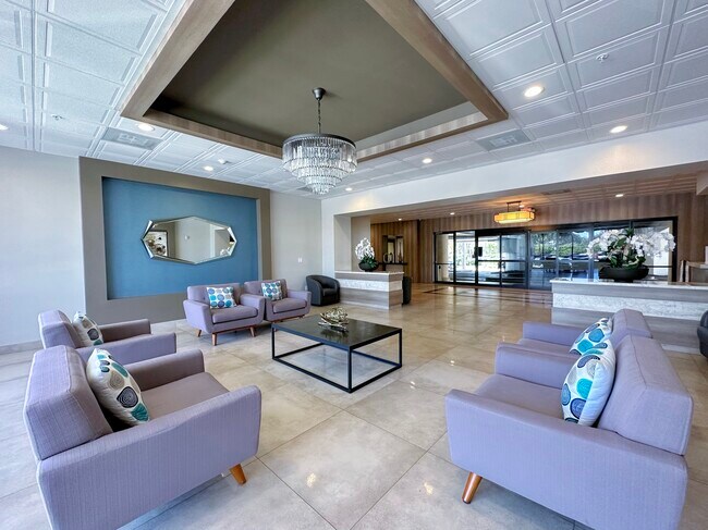 Building Photo - 3701 N Country Club Dr