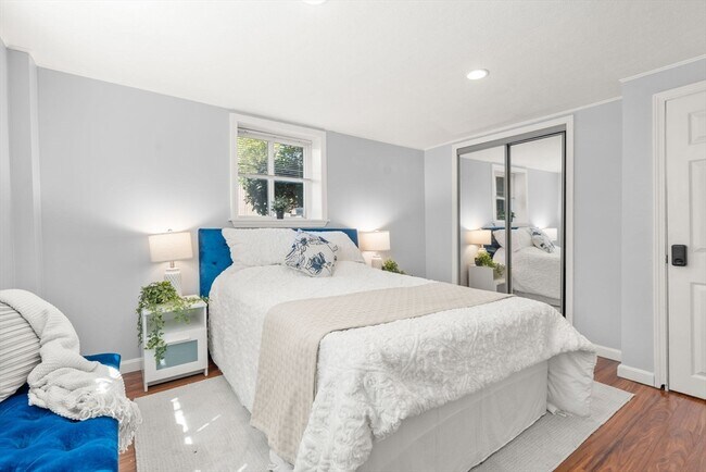 Building Photo - 64 Bryon Rd