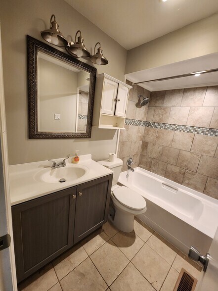 Building Photo - 506 Coral Dr