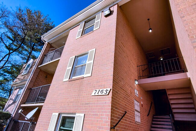 Building Photo - 7165 Cross St