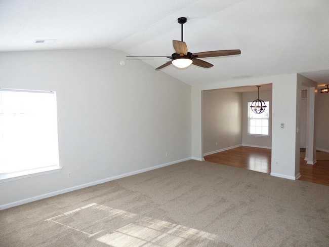 Building Photo - 210 Tibton Cir