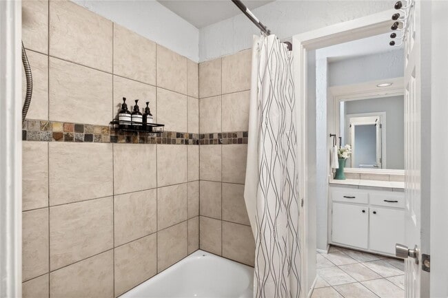 Building Photo - DAZZLING DUPLEX IN FORT WORTH!