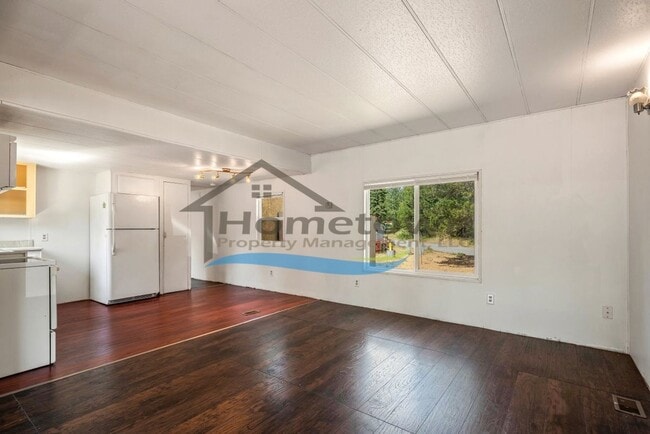 Building Photo - 2 Bedroom 1 Bath Home Available in Sagle's...