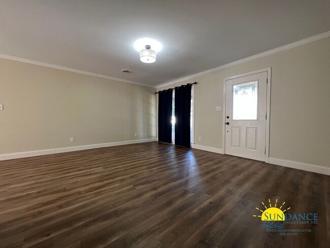 Building Photo - Stunning 3 Bedroom Home in Fort Walton Beach!s